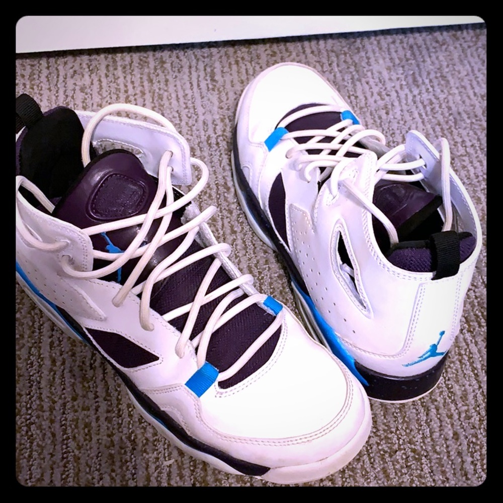 Boys sz  5 1/2 Air Jordan’s